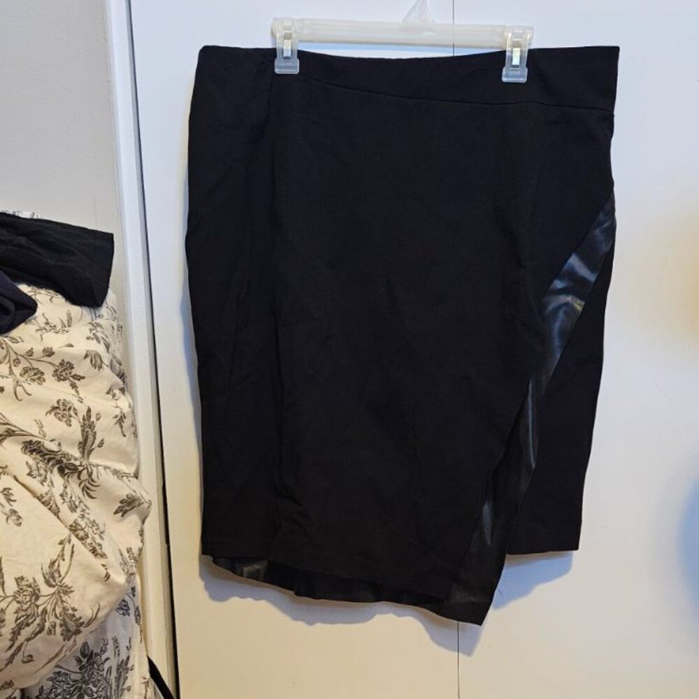 MICHEL STUDIO Black Pencil Skirt with faux leather details 18